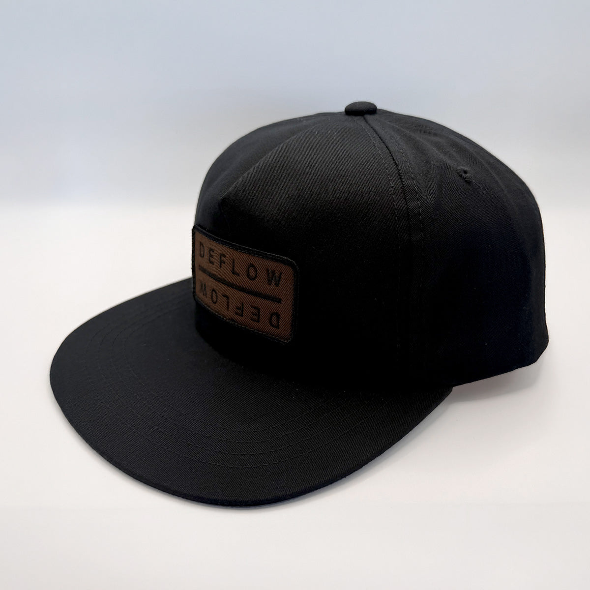DEFLOW  Snapback Cap / Black