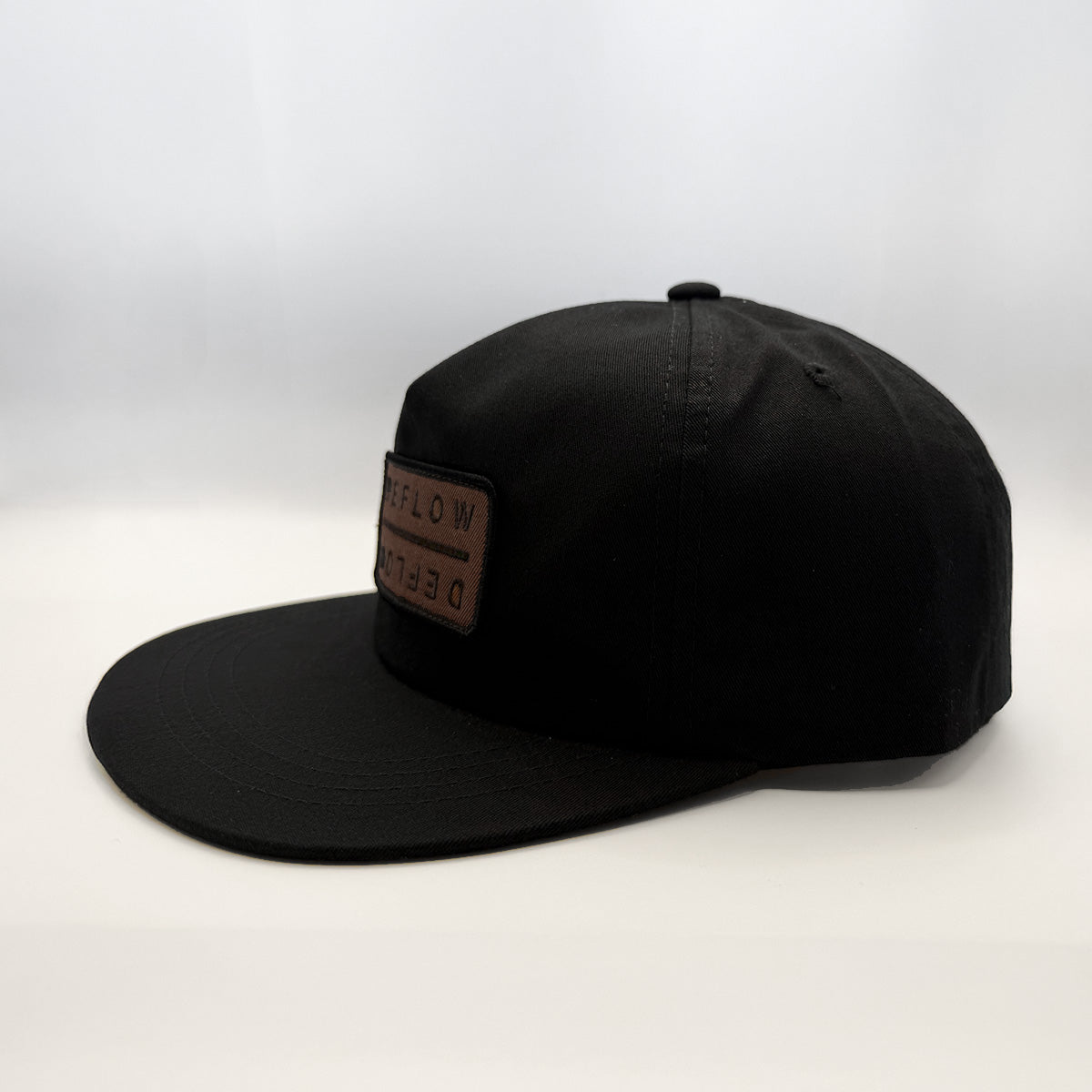DEFLOW  Snapback Cap / Black